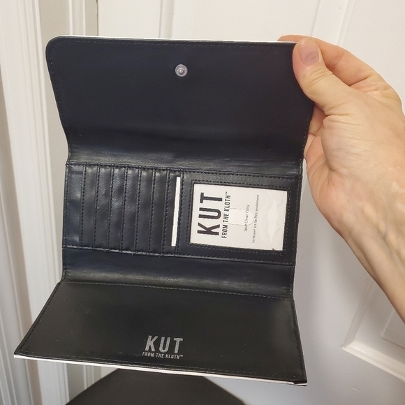 NWOT Kut From The Cloth Trifold Black & White Striped Wallet - Picture 6 of 7